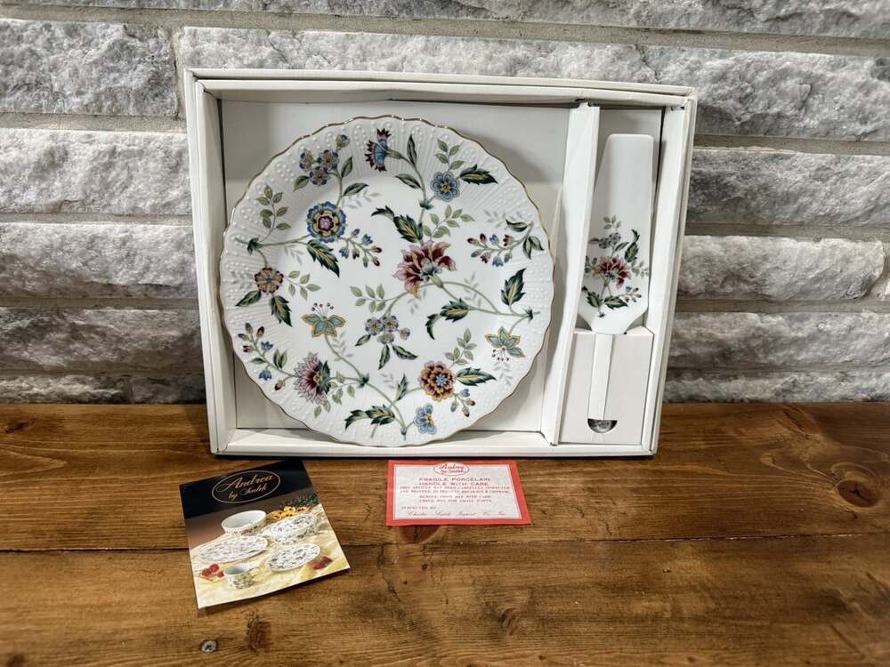 NEW "Andrea by Sadek", Fine Porcelain, Plate and server, in Original Box